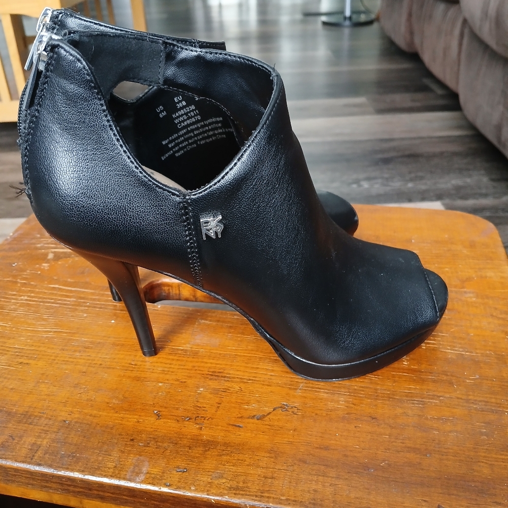 DKNY peep toe leather ankle boot size 6